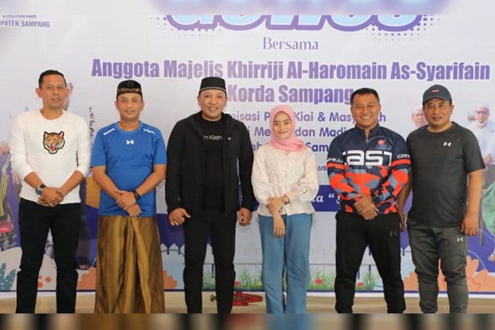 Representing Indonesia at a UN Conference: The Regent Honours an Outstanding Student from Sampang