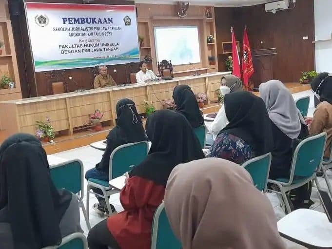 Central Java Journalists Association Again Holds a School of Journalism for Faculty of Law Students