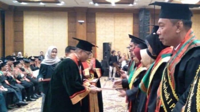 Faculty of Law at Unissula Sends Off 410 Graduates