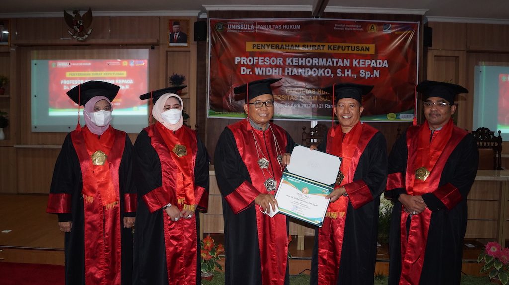 Penyerahan SK Profesor Kehormatan